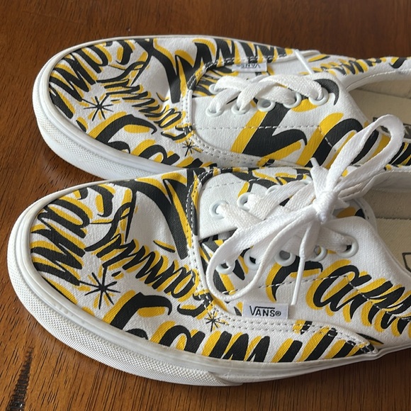 VANS Era Family Sneakers White Tie Up Low Top Cushioned Unisex M 9.5/W 11 new - Picture 2 of 5